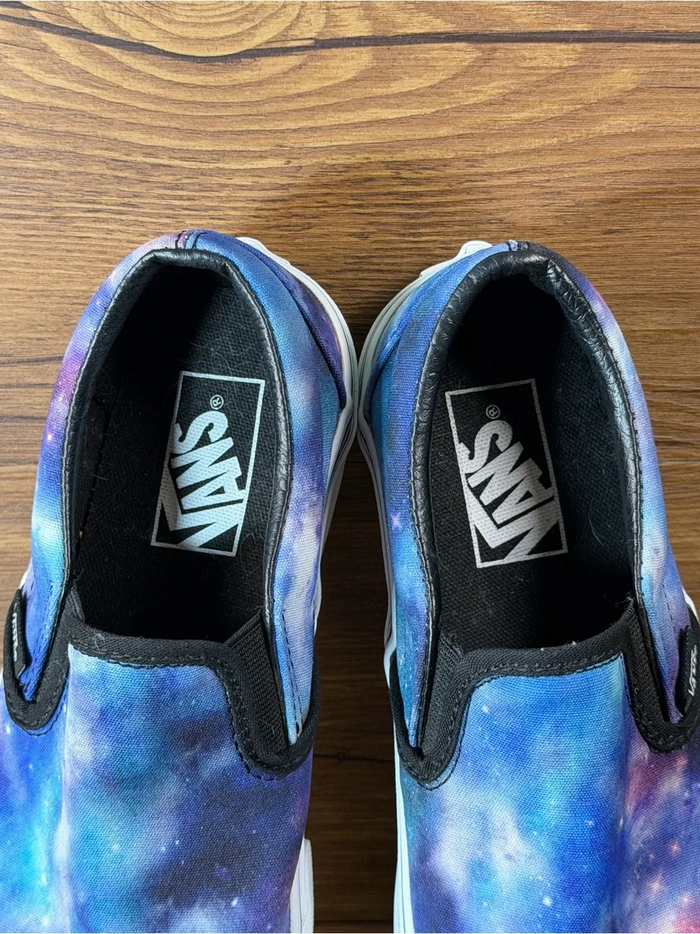 Vans ships within
